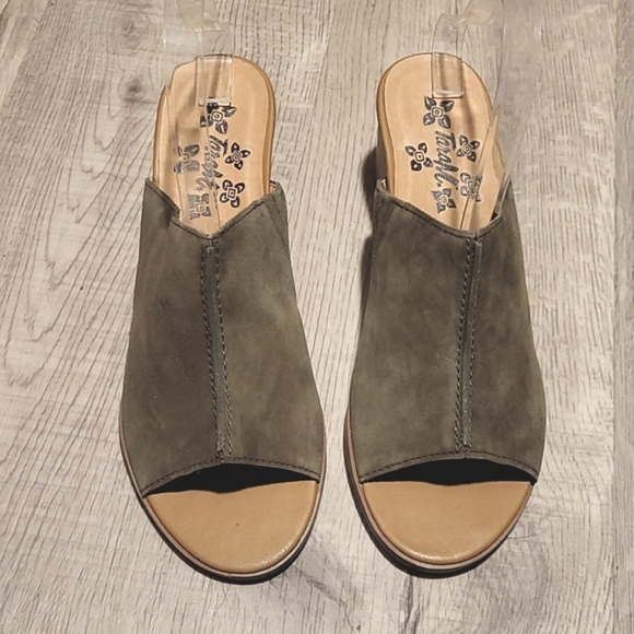 TAMARA M. "IMARA" SUEDE OPEN TOE BLOCK HEEL SANDALS - Picture 2 of 9